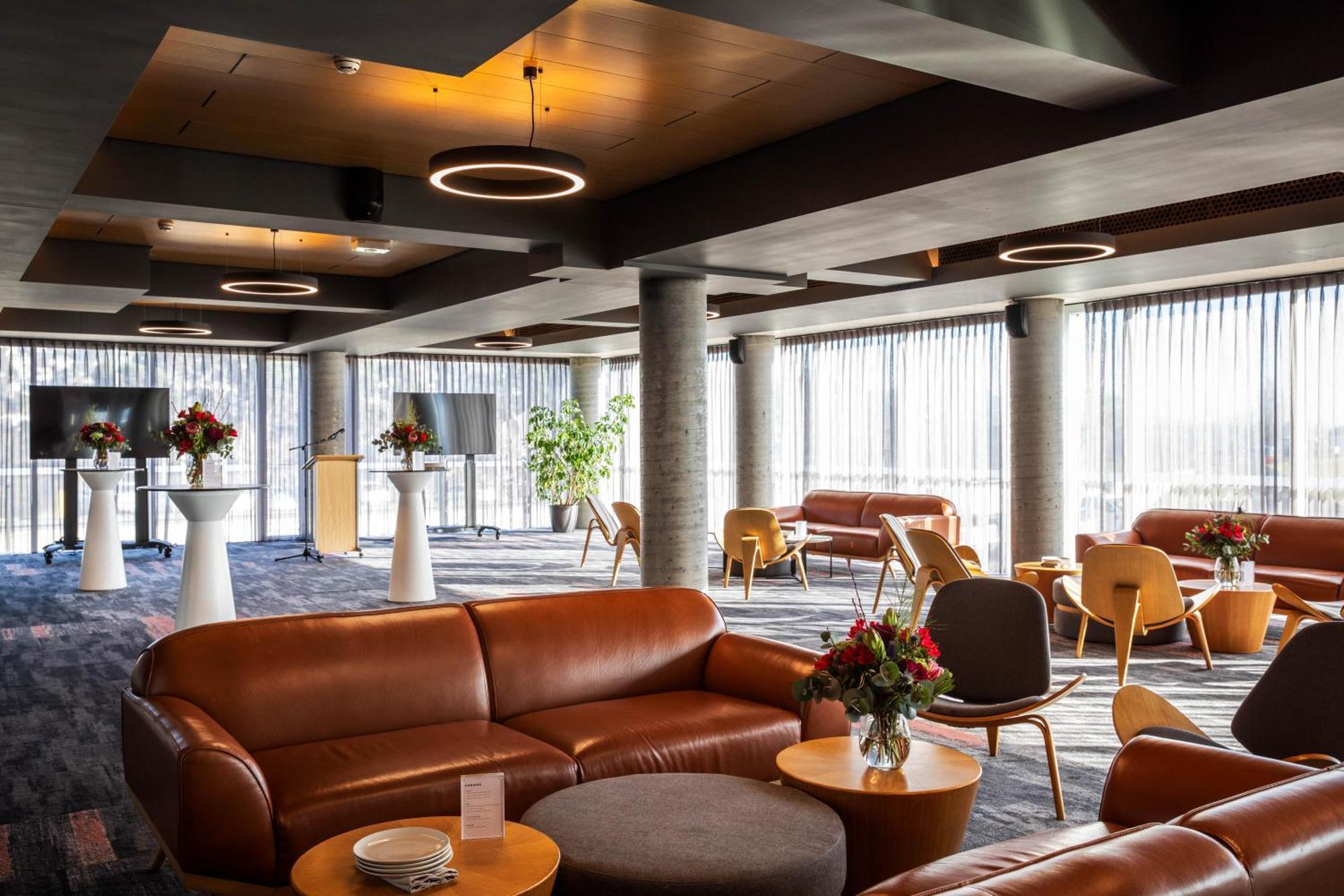 Отель Peppers Silo Лонсестон Экстерьер фото The lounge at the airport