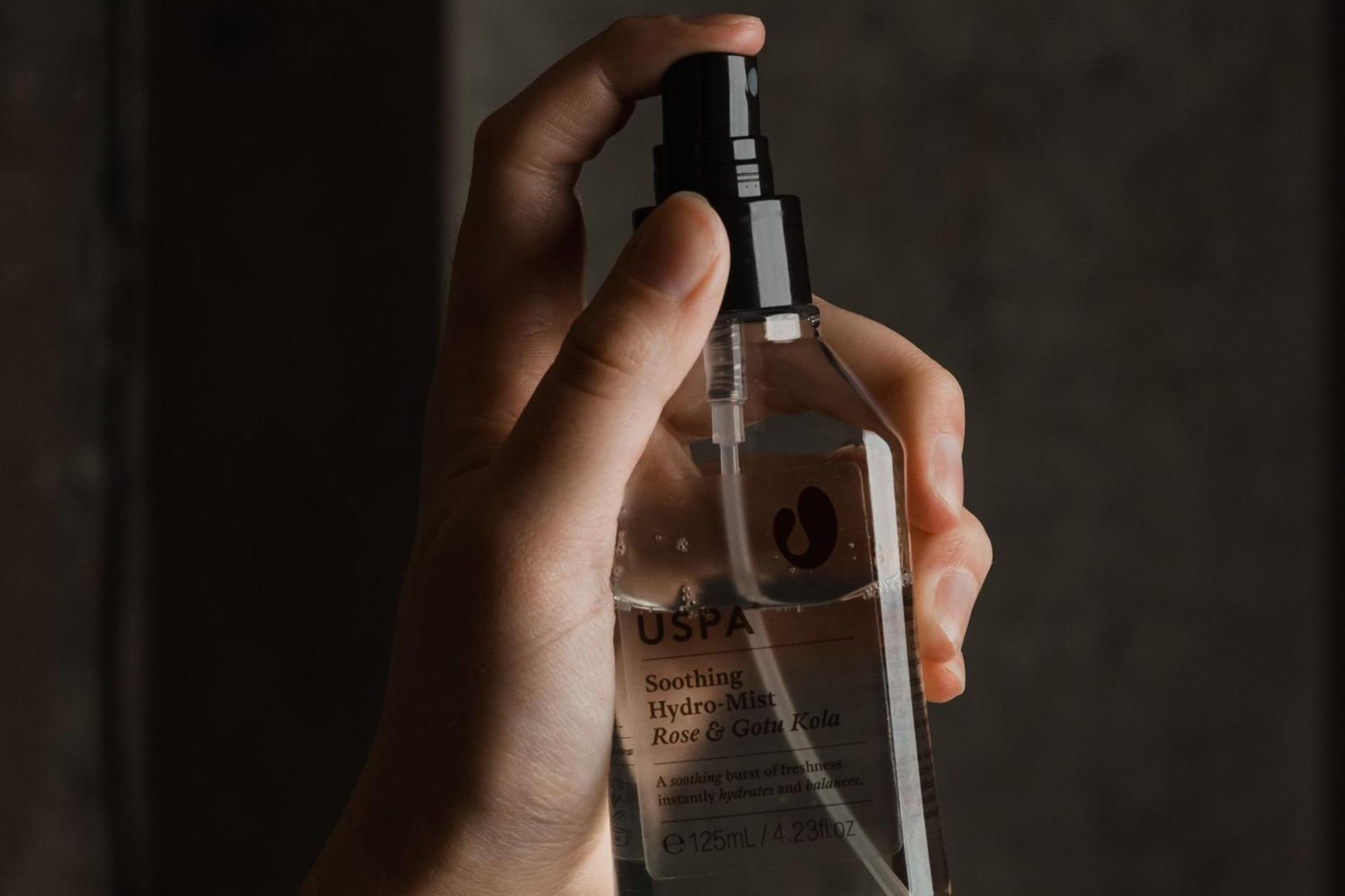 Отель Peppers Silo Лонсестон Экстерьер фото A woman using a facial mist
