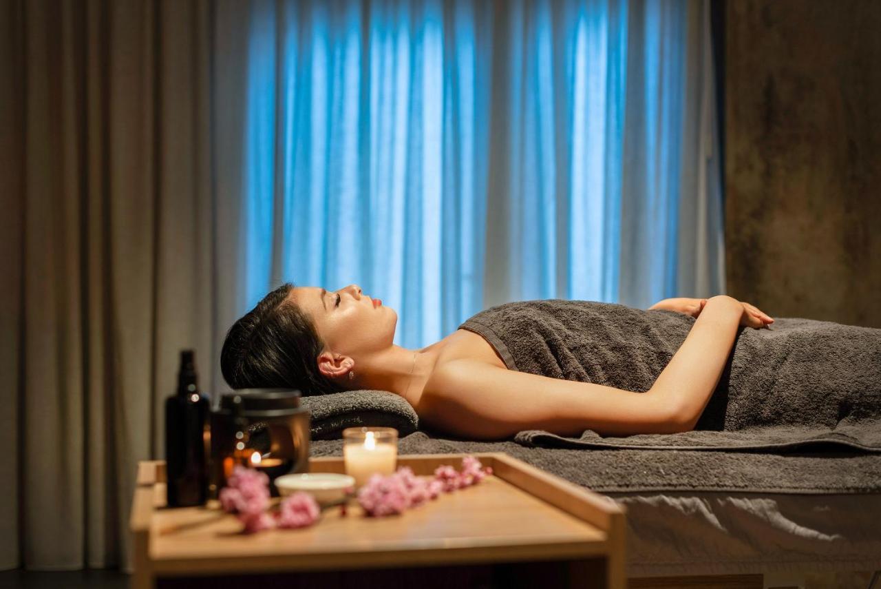 Отель Peppers Silo Лонсестон Экстерьер фото A woman relaxing at a spa