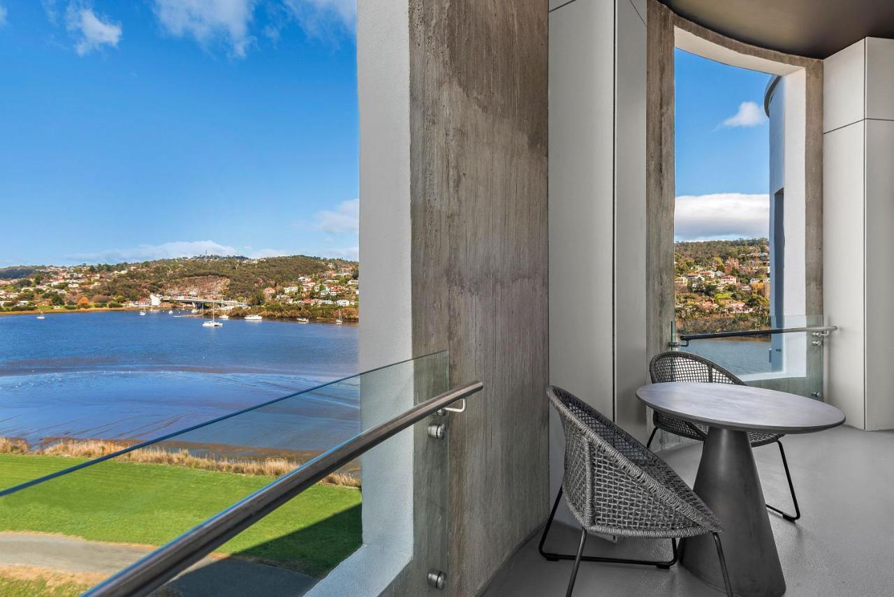 Отель Peppers Silo Лонсестон Экстерьер фото Balcony of a suite at the Crowne Plaza Hotel, Geelong Waterfront
